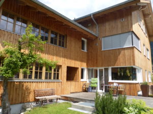 Holzhaus modern energieeffizient